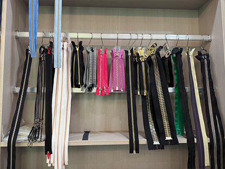 What should I do if the zipper breaks suddenly? Ch